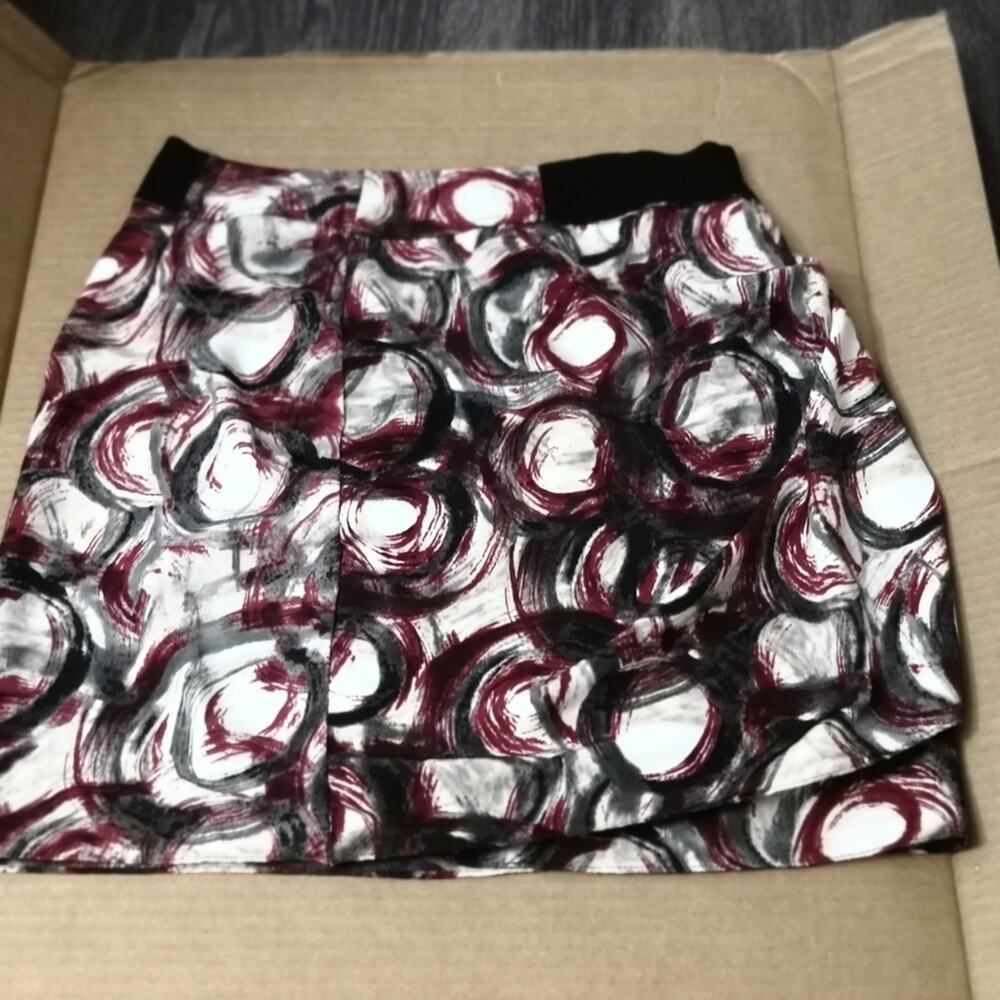 Simply Vera by Vera Wang Black/Maroon/White Wrap Skirt 4 Art to Wear Abstract